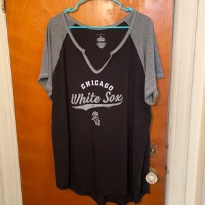 Chicago White Sox v neck tee